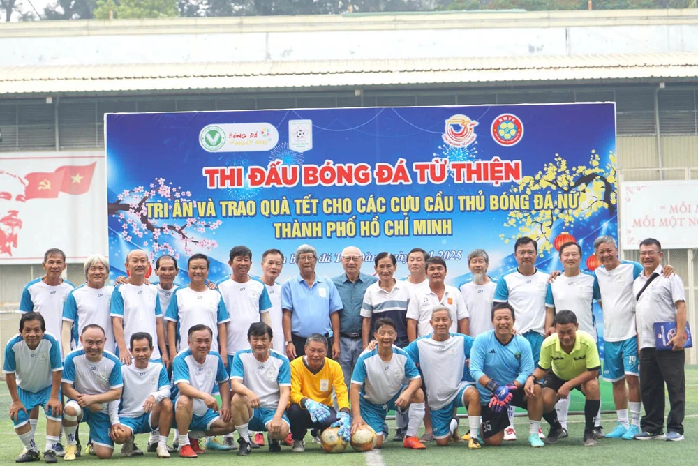 nhung-tran-cau-dac-biet-o-san-tao-dan-va-cai-tet-am-long-voi-cac-cau-thu-nu-tp-hcm (2).jpg