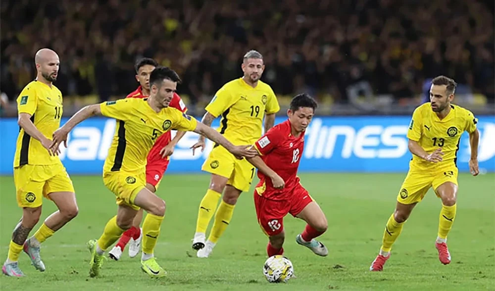 cuc-soc-truoc-them-dai-chien-viet-nam-lanh-dao-bong-da-malaysia-dong-loat-tu-chuc (3).jpg