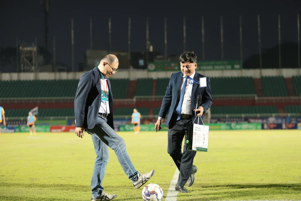 dau-sung-nghet-tho-ocb-hcm-dang-quang-care-for-viet-nam-cup-2026 (1).jpg