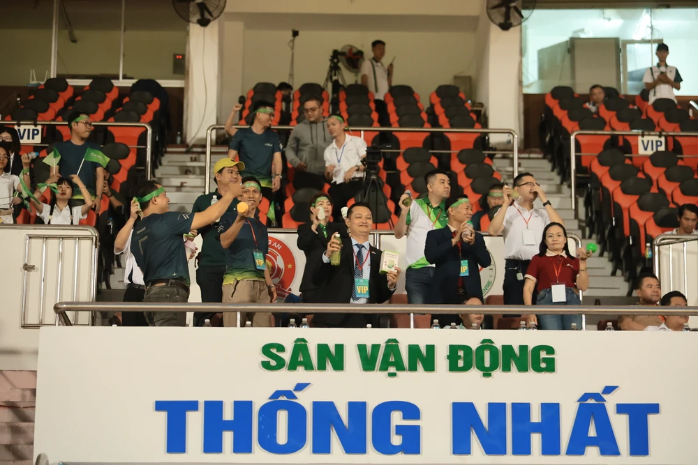dau-sung-nghet-tho-ocb-hcm-dang-quang-care-for-viet-nam-cup-2026 (3).jpg