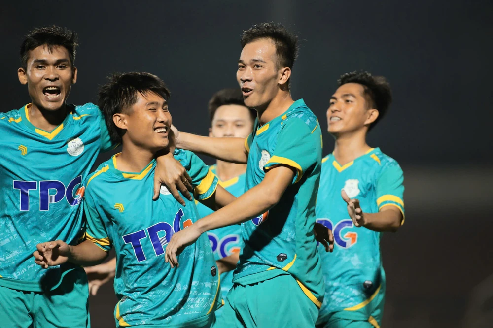 dau-sung-nghet-tho-ocb-hcm-dang-quang-care-for-viet-nam-cup-2026 (5).jpg