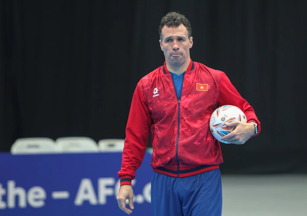 40-phut-nghet-tho-tren-chao-lua-indonesia-hlv-giustozzi-tin-vao-ban-linh-tuyen-viet-nam (1).jpg