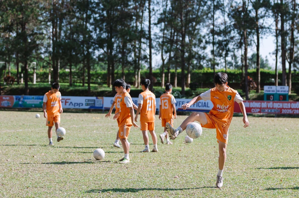 hoc-vien-bong-da-nutifood-san-tim-ngoc-tho-khap-viet-nam (1).jpg
