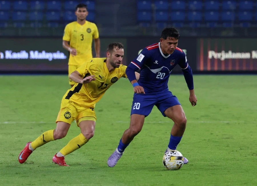 nong-dan-cau-thu-nhap-tich-malaysia-o-at-tro-lai-san-co (2).jpg