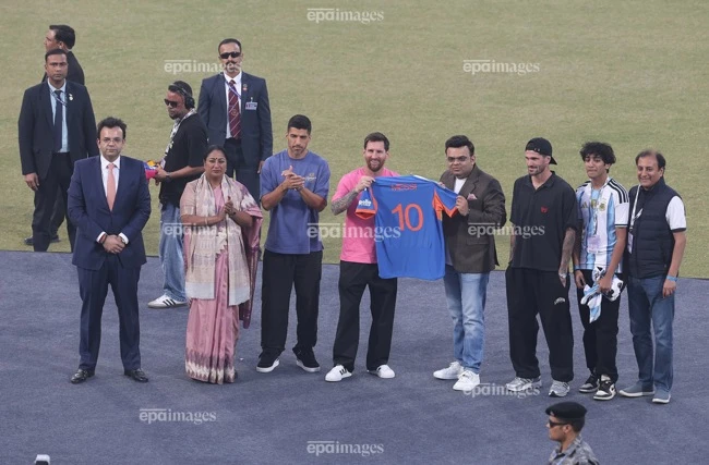 beckham-choi-lon-am-muu-dua-ronaldo-da-chung-voi-messi (2).jpg