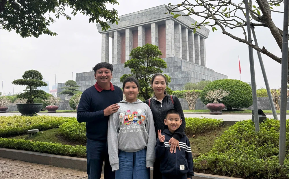 chuyen-xe-cuoi-nam-cua-idol-bong-da-phong-trao-gia-cat-dan-mach (6).jpg