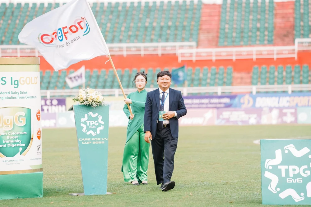 chuyen-xe-cuoi-nam-cua-idol-bong-da-phong-trao-gia-cat-dan-mach (9).jpg