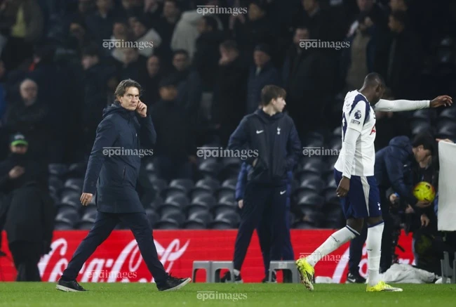 tottenham-no-bom-ghe-nong-voi-thay-moi (3).jpg