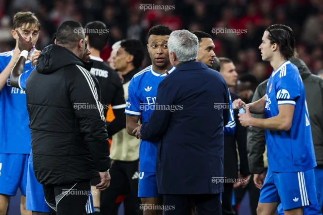 mbappe-to-sao-tre-benfica-5-lan-goi-vinicius-la-con-khi-real-madrid-suyt-bo-tran (3).jpg