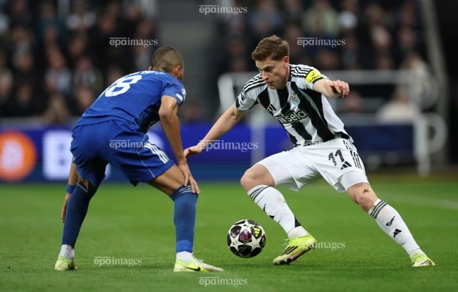 bong-da-anh-va-nhung-cuoc-dung-do-kho-tho-o-vong-16-doi-champiosn-league (1).jpg