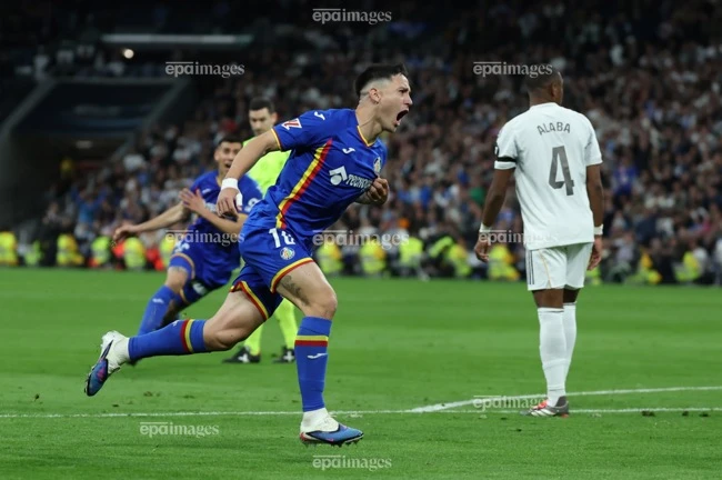 cu-soc-tai-bernabeu-real-madrid-guc-nga-barca-but-di (1).jpg