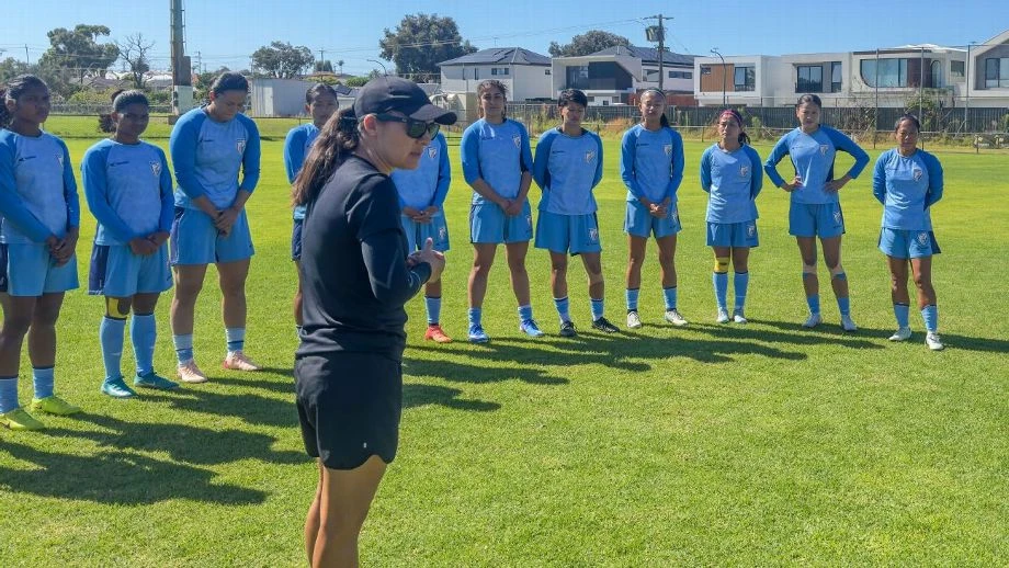 chenh-lech-dang-cap-an-do-doi-dien-con-ac-mong-tuyen-viet-nam (1).jpg