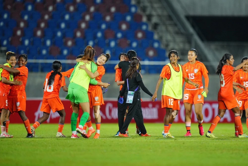 chenh-lech-dang-cap-an-do-doi-dien-con-ac-mong-tuyen-viet-nam (2).jpg