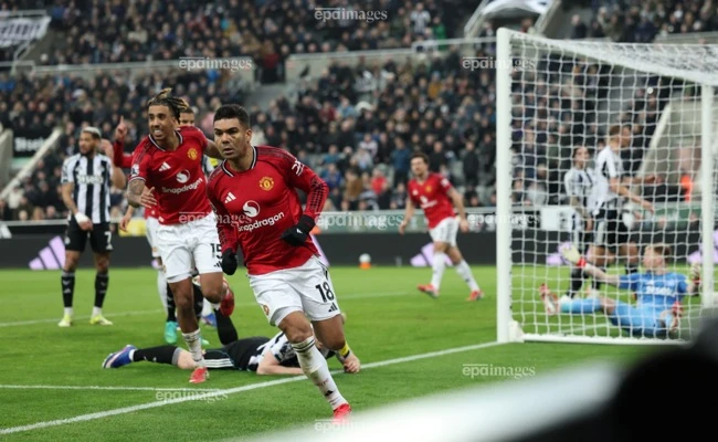 mu-thua-soc-newcastle-10-nguoi-carrick-noi-loi-cay-dang (4).jpg