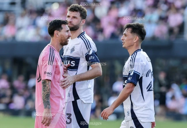 dau-don-messi-bi-ngan-can-tro-lai-barca (2).jpg