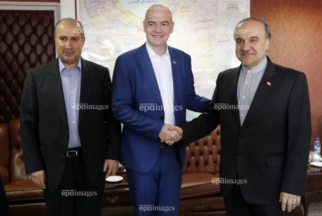 iran-cao-buoc-gay-soc-cau-thu-nu-bi-canh-sat-uc-dua-di-sau-tran-dau (1).jpg