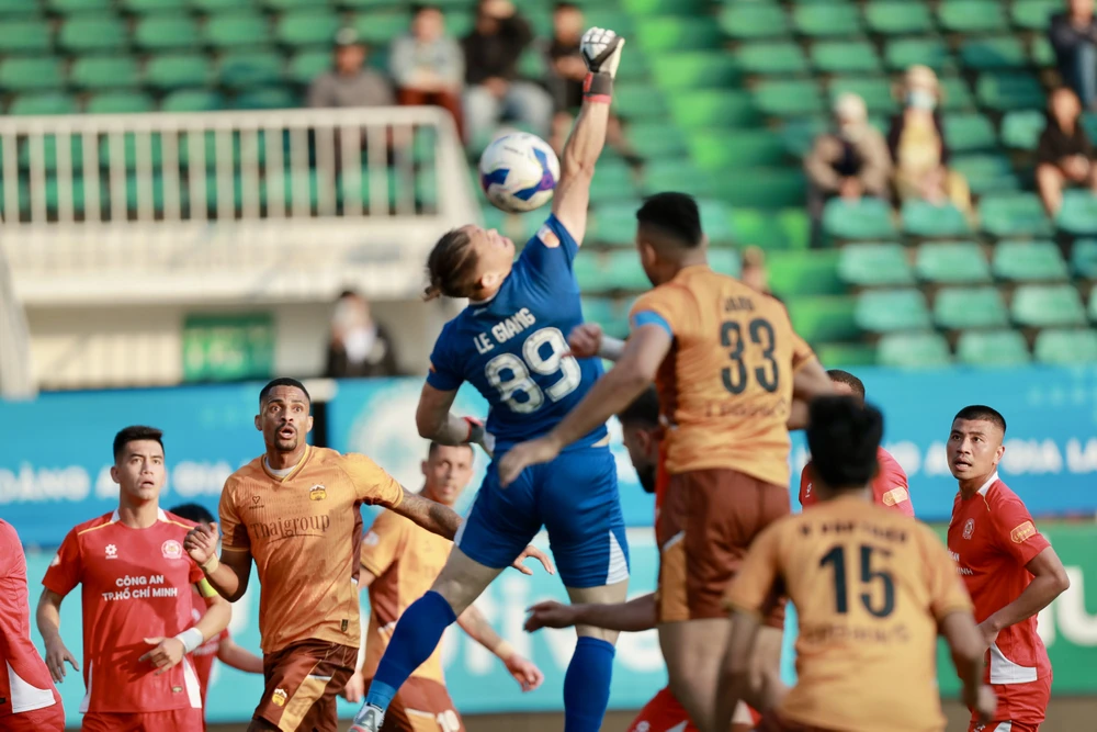 cuoc-chien-sinh-ton-khac-nghiet-o-tuyen-viet-nam (5).jpg