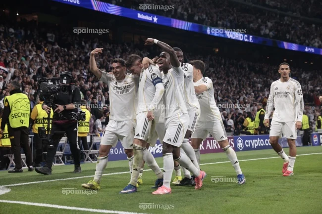 dang-sau-cu-hat-trick-dien-ro-cua-valverde-nhan-chim-man-city (1).jpg