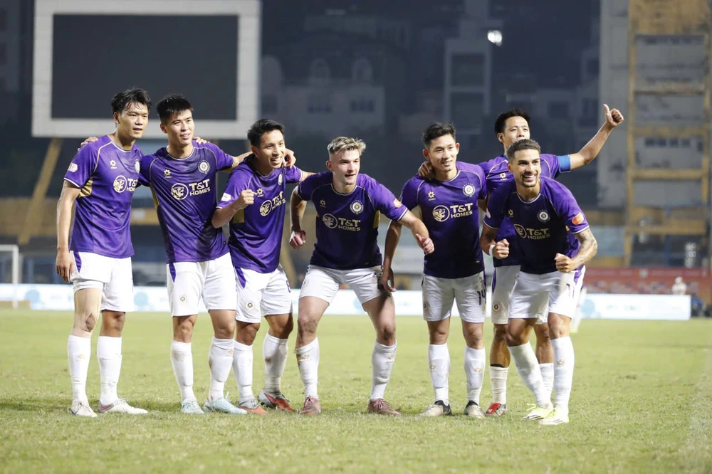 cau-thu-nhap-tich-do-hoang-hen-va-cam-xuc-dac-biec-o-lan-dau-tien-di-bau-cu (1).jpg