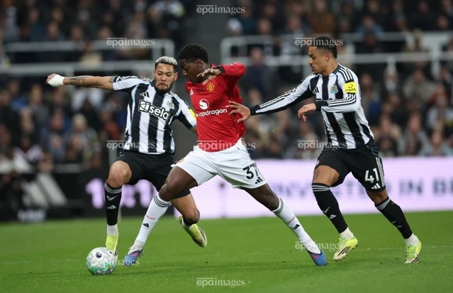 carrick-cuu-mu-ngoan-muc-ong-chu-ratcliffe-he-lo-ke-hoach-bat-ngo (1).jpg