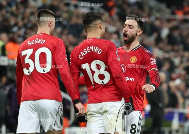 bruno-va-casemiro-thuc-ep-man-united-chieu-mo-ngoi-sao (2).jpg