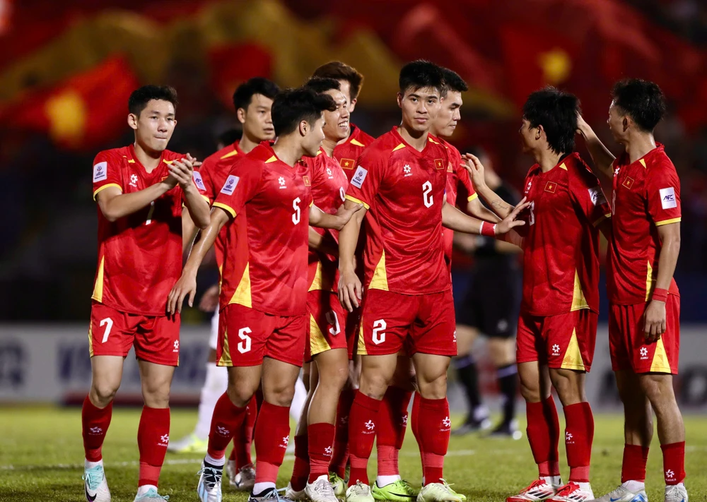soc-nang-duong-kim-vo-dich-viet-nam-choi-lien-2-aff-cup-giac-mo-dep-hay-con-ac-mong (2).jpg