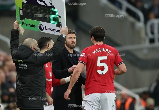 hlv-carrick-noi-gian-o-tran-hoa-dau-don-cua-man-united (1).jpg