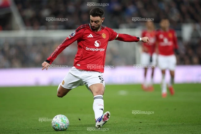 hlv-carrick-noi-gian-o-tran-hoa-dau-don-cua-man-united (3).jpg