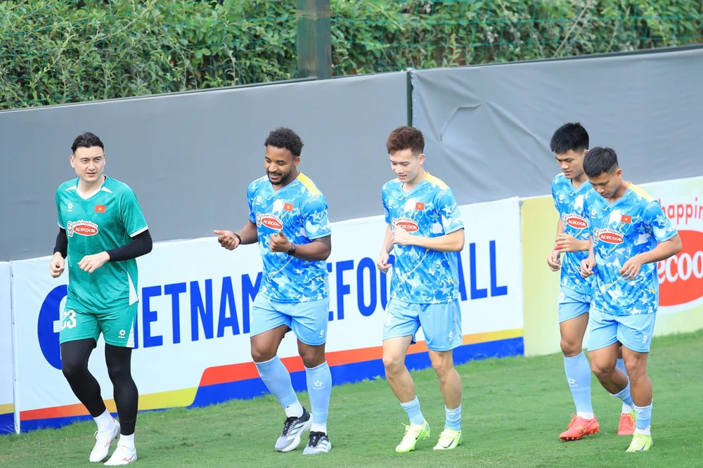 xuan-son-chan-thuong-thay-kim-gap-kho (1).jpg