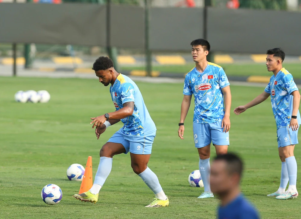 hlv-kim-sang-sik-tuyen-bo-phai-thang-bangladesh-lo-vu-khi-moi-dang-gom (2).jpg