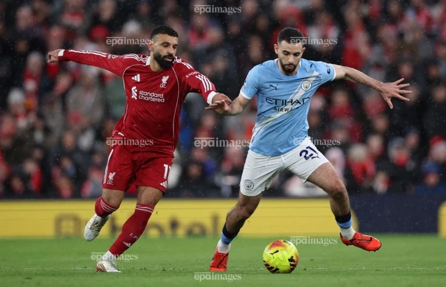 salah-roi-liverpool-nguy-co-tro-thanh-chien-loi-pham-trong-cuoc-dua-messi-ronaldo (2).jpg