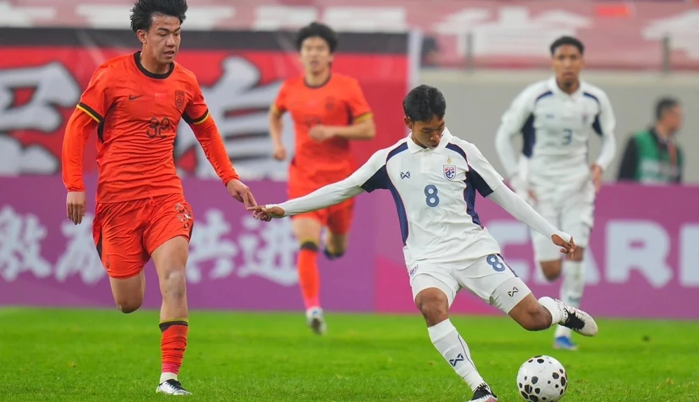 dai-chien-viet-nam-thai-lan-nay-lua-tai-cfa-cup (1).jpg