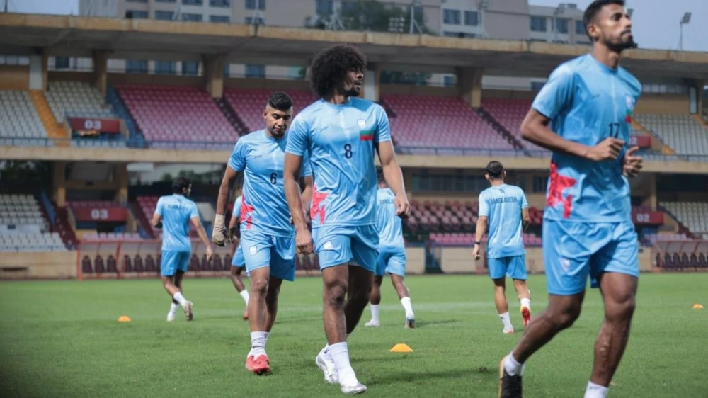 hlv-kim-sang-sik-tim-cach-khoa-gio-ngoi-sao-bangladesh-da-giai-anh (2).jpg