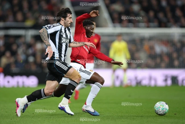 mu-va-arsenal-gianh-giat-ngoi-sao-80-trieu-bang (2).jpg