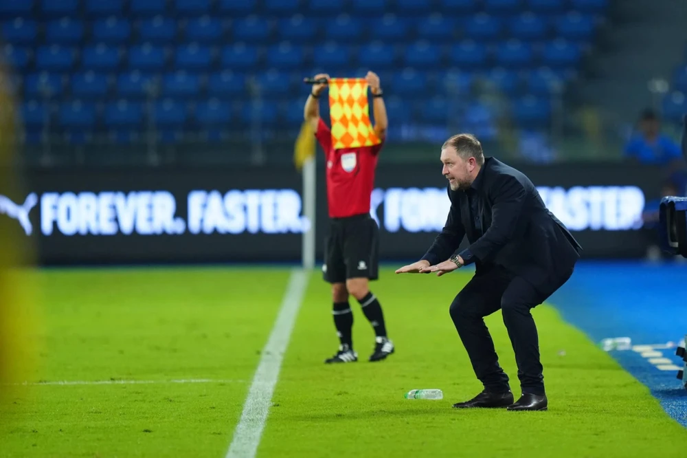 hlv-doi-tuyen-malaysia-lung-lay-ghe-nong-ngay-truoc-tran-tai-dau-viet-nam (3).jpg