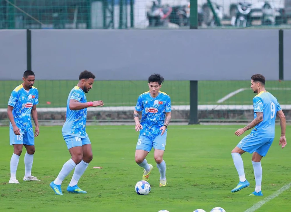 nguyen-xuan-son-tiet-lo-bat-ngo-o-tran-quyet-chien-malaysia (2).jpg