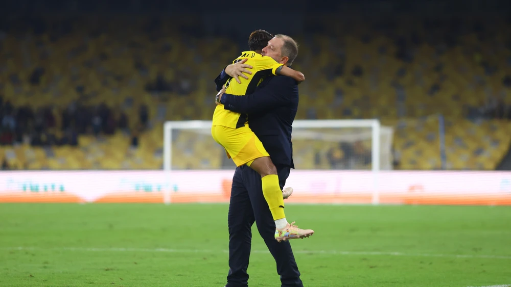 tuyen-viet-nam-thang-malaysia-hlv-kim-sang-sik-noi-dai-ky-luc (5).jpg