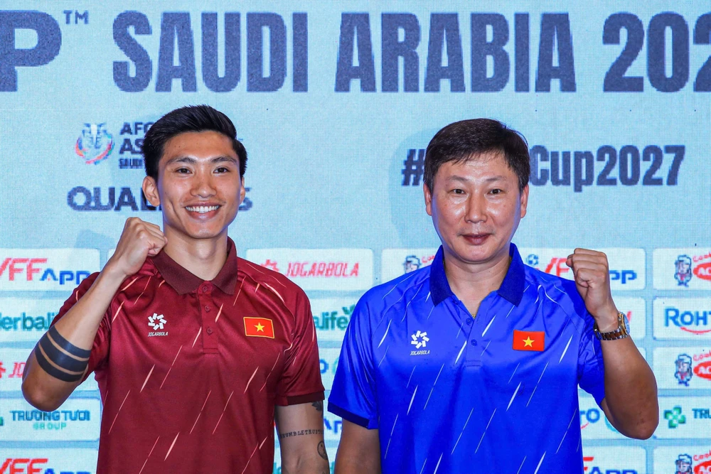 nong-doi-hinh-ra-san-manh-nhat-cua-hlv-kim-sang-sik-de-thang-malaysia-2-0 (2).jpg