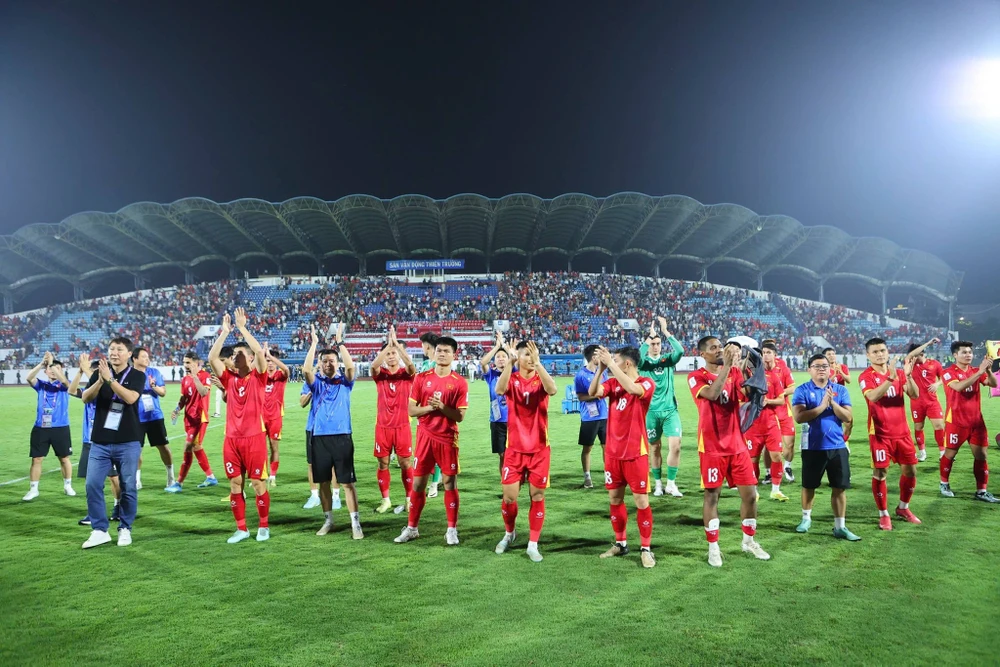 hlv-cua-malaysia-noi-dieu-dac-biet-ve-xuan-son-va-hoang-hen (2).jpg