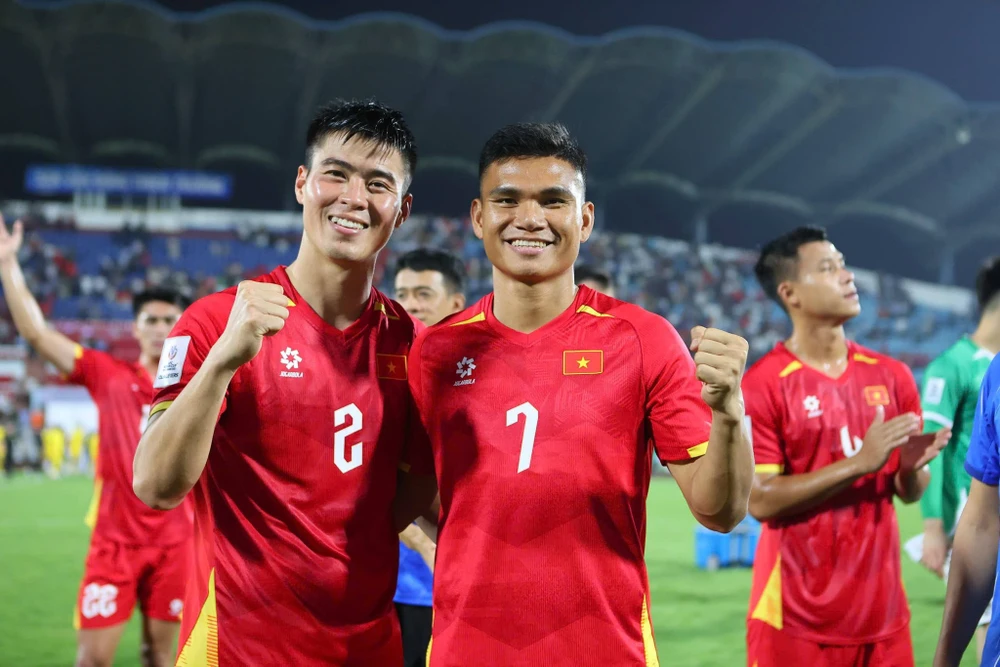 doi-tuyen-viet-nam-tang-vot-9-bac-gay-chan-dong-fifa (2).jpg