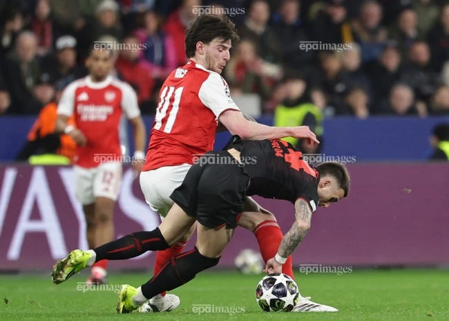 arsenal-sup-do-mat-lien-2-danh-hieu (2).jpg