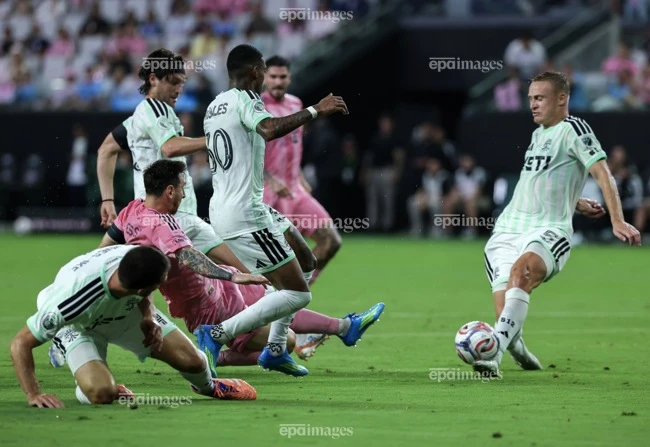 messi-rao-riet-duoi-theo-ky-luc-cua-ronaldo (1).jpg