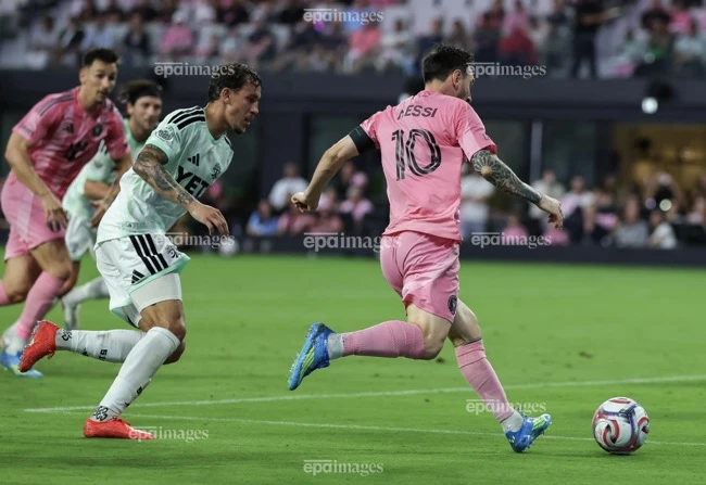 messi-rao-riet-duoi-theo-ky-luc-cua-ronaldo (2).jpg