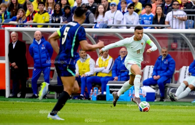 tuyen-anh-thua-dau-brazil-o-tran-tu-ket-world-cup-2026-mbappe-gianh-ngoi-vua-pha-luoi (3).jpg