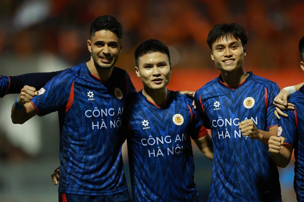 v-league-nong-ruc-cuoc-dua-sinh-ton-va-ngoi-vuong (5).jpg