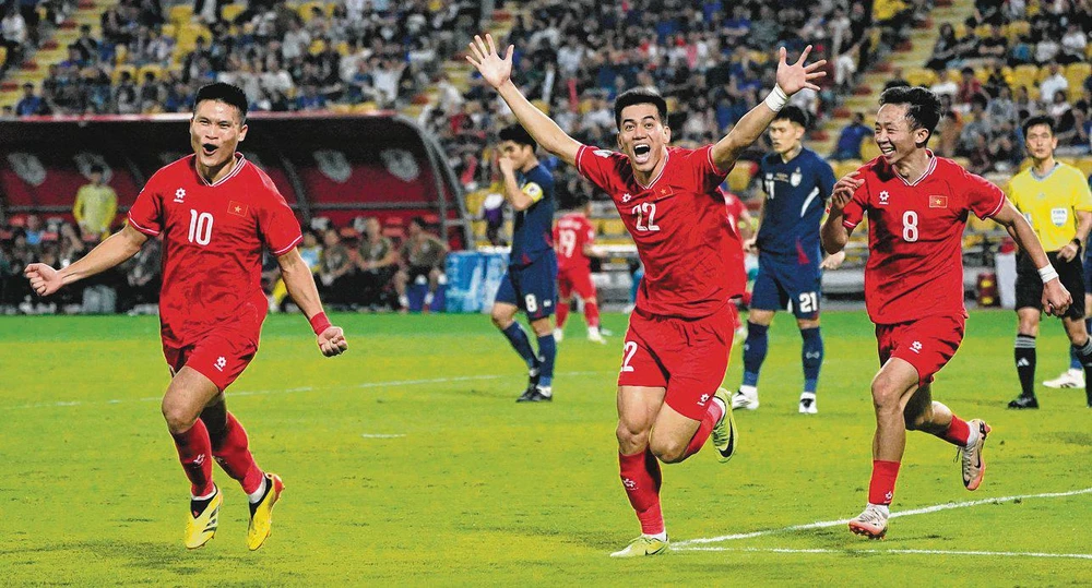 tuyen-viet-nam-phong-thu-kin-ke-thai-lan-tang-toc (3).jpg