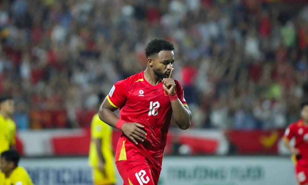 tuyen-viet-nam-phong-thu-kin-ke-thai-lan-tang-toc (5).jpg