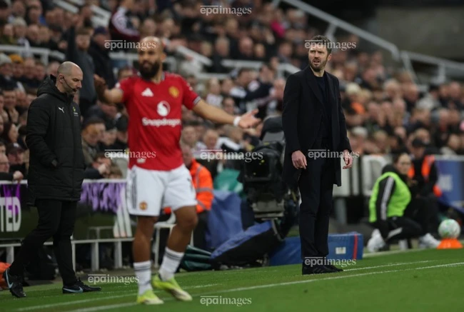 lo-dien-ung-vien-nang-ky-cho-ghe-nong-hlv-cua-man-united (1).jpg