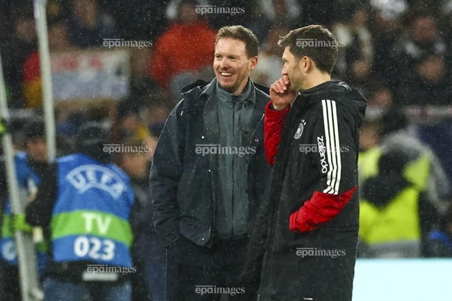 lo-dien-ung-vien-nang-ky-cho-ghe-nong-hlv-cua-man-united (3).jpg