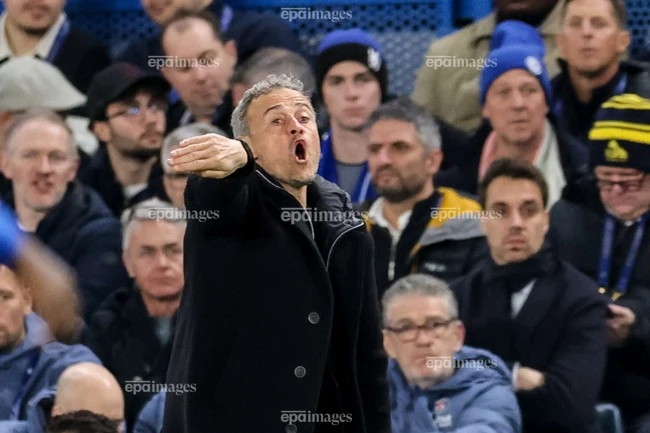 soc-real-madrid-ra-tay-cuop-hlv-cua-man-united (1).jpg